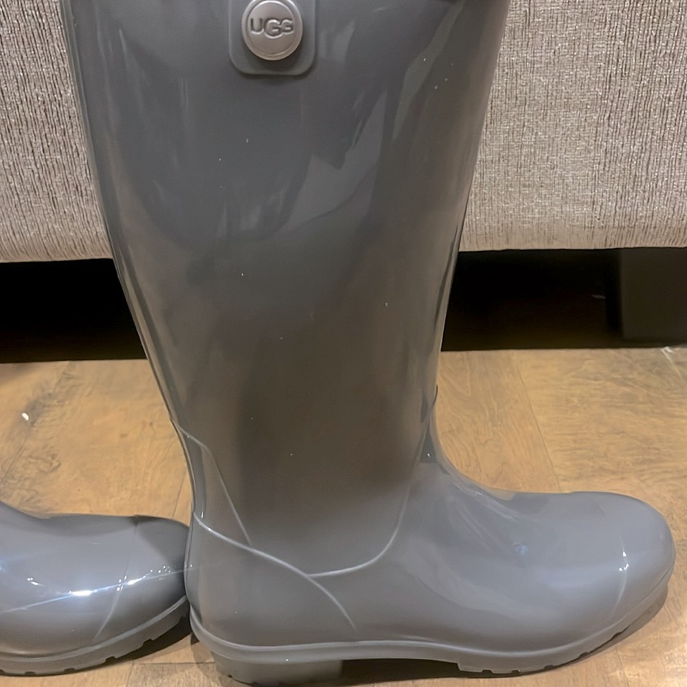 New UGG rain boots. Knee height
Waterproof rubber upper.  UGGplush wool insole.